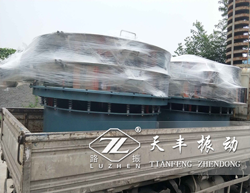 寧夏TS2000振動篩已發(fā)貨,丁經(jīng)理請注意查收！